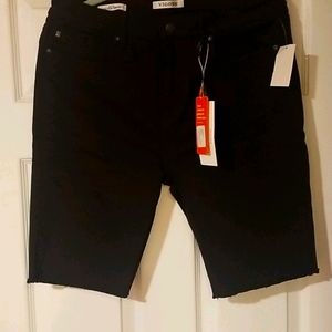 Womans Bermusa shorts